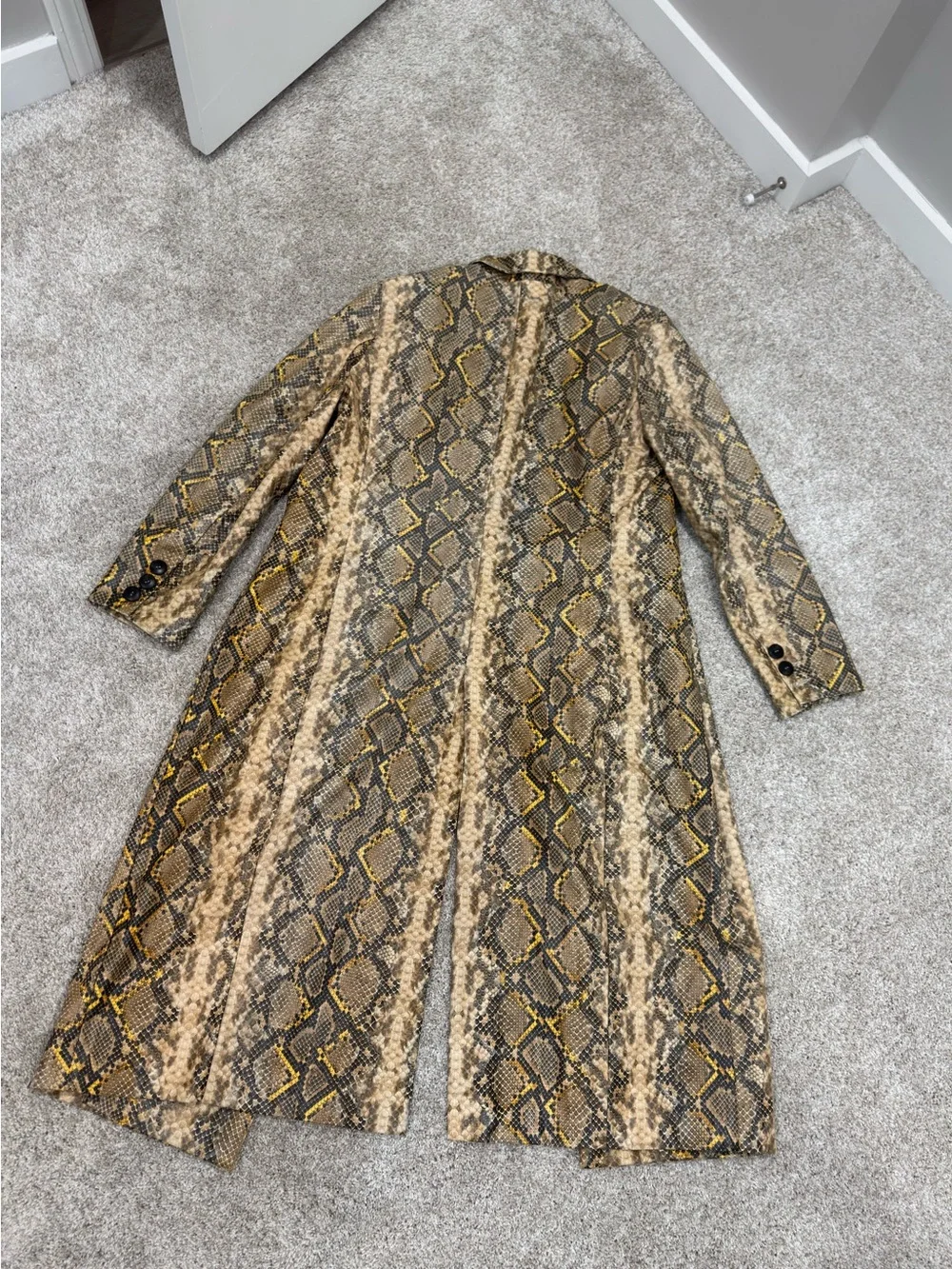 Retro AKIRA Snake-Print Trench Coat - Beige with Baby and Banana Yellow Accents